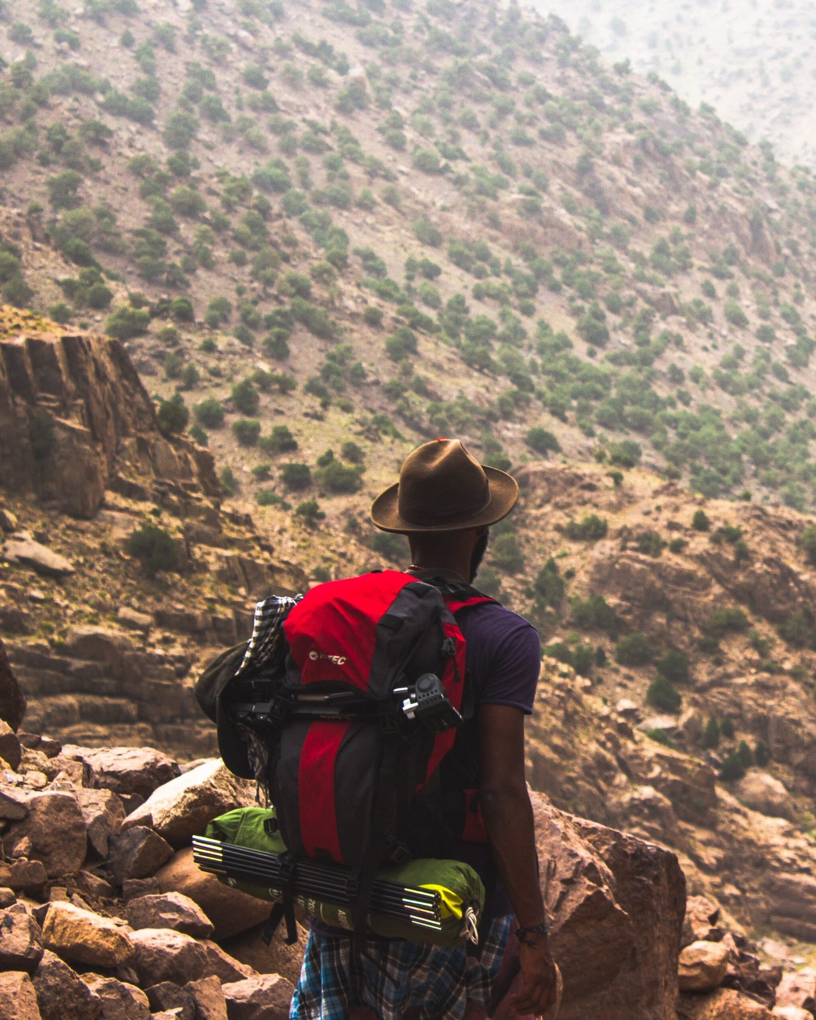 Camping on a cliff? Extreme…